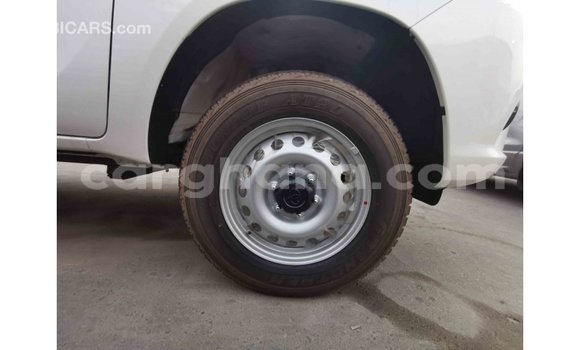 Sayi Imported Toyota Hilux White Mota in Import - Dubai a Ashanti Sayi Imported Toyota Hilux White Mota in Import - Dubai a Ashanti