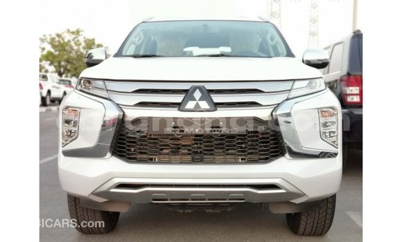 Ra Imported Mitsubishi Montero funfun Ọkọ̀ in Import - Dubai ni Ashanti Ra Imported Mitsubishi Montero funfun Ọkọ̀ in Import - Dubai ni Ashanti