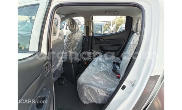Ra Imported Mitsubishi L200 funfun Ọkọ̀ in Import - Dubai ni Ashanti Ra Imported Mitsubishi L200 funfun Ọkọ̀ in Import - Dubai ni Ashanti