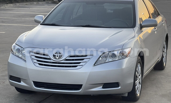 Sayi Na hannu Toyota Camry Azurfa Mota in Accra a Greater Accra