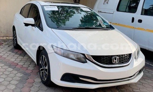 Sayi Na hannu Honda Civic White Mota in Tema a Greater Accra