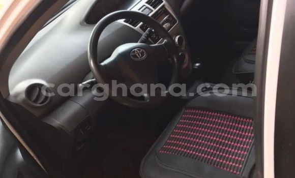 Sayi Na hannu Toyota Yaris White Mota in Tema a Greater Accra Sayi Na hannu Toyota Yaris White Mota in Tema a Greater Accra