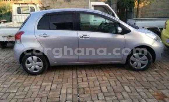 Sayi Na hannu Toyota Vitz Blue Mota in Accra a Greater Accra Sayi Na hannu Toyota Vitz Blue Mota in Accra a Greater Accra
