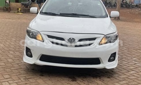 Sayi Na hannu Toyota Corolla White Mota in Accra a Greater Accra Sayi Na hannu Toyota Corolla White Mota in Accra a Greater Accra