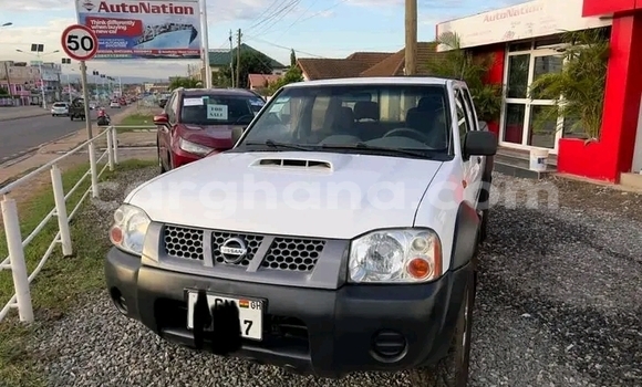 Ra Àlòkù Nissan Pickup funfun Ọkọ̀ in Accra ni Greater Accra