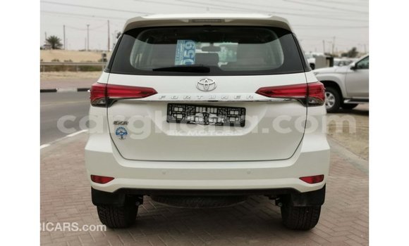 Ra Imported Toyota Fortuner funfun Ọkọ̀ in Import - Dubai ni Ashanti Ra Imported Toyota Fortuner funfun Ọkọ̀ in Import - Dubai ni Ashanti