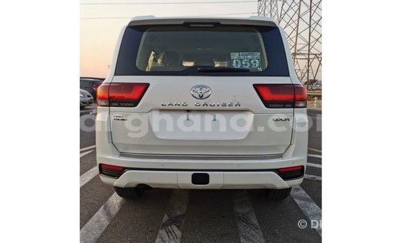 Sayi Imported Toyota Land Cruiser White Mota in Import - Dubai a Ashanti Sayi Imported Toyota Land Cruiser White Mota in Import - Dubai a Ashanti
