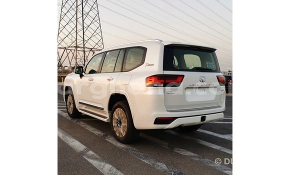 Sayi Imported Toyota Land Cruiser White Mota in Import - Dubai a Ashanti Sayi Imported Toyota Land Cruiser White Mota in Import - Dubai a Ashanti