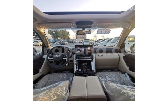 Sayi Imported Toyota Land Cruiser White Mota in Import - Dubai a Ashanti Sayi Imported Toyota Land Cruiser White Mota in Import - Dubai a Ashanti