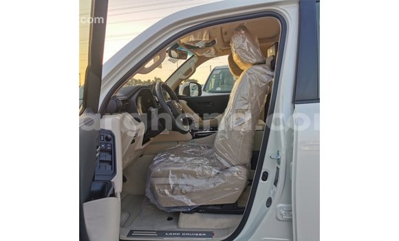 Sayi Imported Toyota Land Cruiser White Mota in Import - Dubai a Ashanti Sayi Imported Toyota Land Cruiser White Mota in Import - Dubai a Ashanti