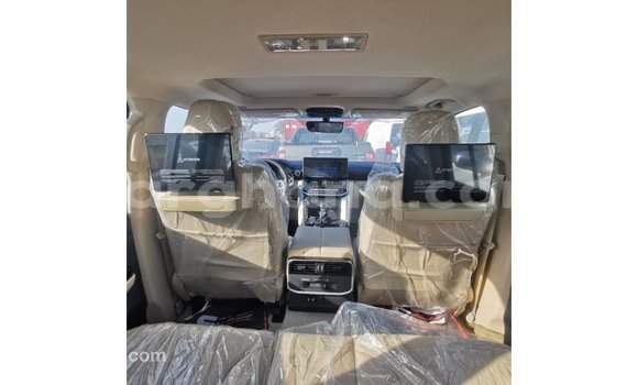 Sayi Imported Toyota Land Cruiser White Mota in Import - Dubai a Ashanti Sayi Imported Toyota Land Cruiser White Mota in Import - Dubai a Ashanti