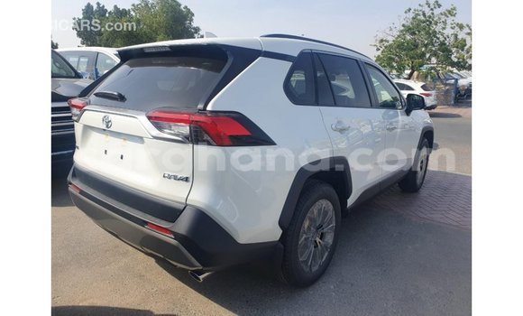 Sayi Imported Toyota 4Runner White Mota in Import - Dubai a Ashanti Sayi Imported Toyota 4Runner White Mota in Import - Dubai a Ashanti