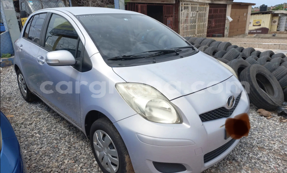 Sayi Na hannu Toyota Vitz Azurfa Mota in Accra a Greater Accra