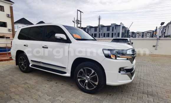 Ra Àlòkù Toyota Land Cruiser funfun Ọkọ̀ in Accra ni Greater Accra Ra Àlòkù Toyota Land Cruiser funfun Ọkọ̀ in Accra ni Greater Accra