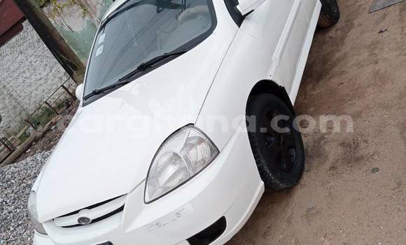 Ra Àlòkù Kia Rio funfun Ọkọ̀ in Accra ni Greater Accra