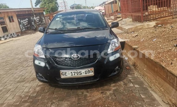 Sayi Na hannu Toyota Yaris Black Mota in Accra a Greater Accra