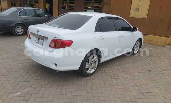 Ra Àlòkù Toyota Corolla funfun Ọkọ̀ in Accra ni Greater Accra