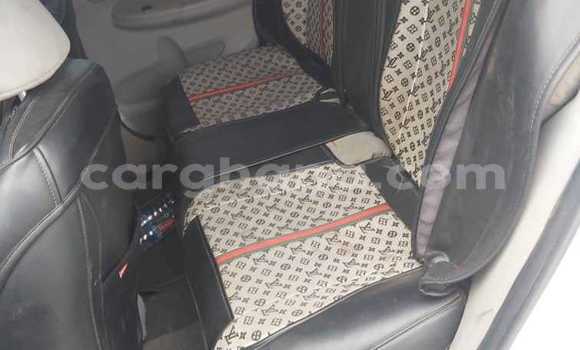 Ra Àlòkù Toyota Corolla funfun Ọkọ̀ in Accra ni Greater Accra Ra Àlòkù Toyota Corolla funfun Ọkọ̀ in Accra ni Greater Accra