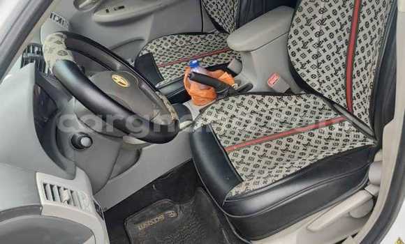 Ra Àlòkù Toyota Corolla funfun Ọkọ̀ in Accra ni Greater Accra Ra Àlòkù Toyota Corolla funfun Ọkọ̀ in Accra ni Greater Accra