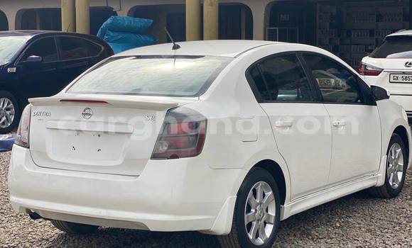 Ra Àlòkù Nissan Sentra funfun Ọkọ̀ in Accra ni Greater Accra Ra Àlòkù Nissan Sentra funfun Ọkọ̀ in Accra ni Greater Accra