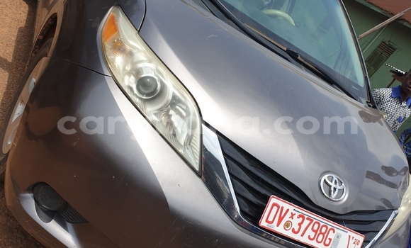 Ra Imported Toyota Sienna Miiran Ọkọ̀ in Kumasi ni Ashanti