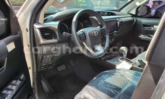 Ra Àlòkù Toyota Hilux funfun Ọkọ̀ in Accra ni Greater Accra Ra Àlòkù Toyota Hilux funfun Ọkọ̀ in Accra ni Greater Accra