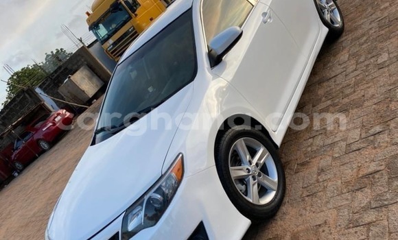 Sayi Na hannu Toyota Camry White Mota in Tema a Greater Accra Sayi Na hannu Toyota Camry White Mota in Tema a Greater Accra