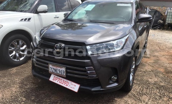 Ra Àlòkù Toyota Highlander Brown Ọkọ̀ in Tema ni Greater Accra