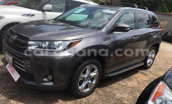 Sayi Na hannu Toyota Highlander Brown Mota in Tema a Greater Accra Sayi Na hannu Toyota Highlander Brown Mota in Tema a Greater Accra