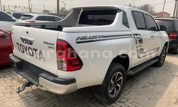 Sayi Na hannu Toyota Hilux White Mota in Accra a Greater Accra Sayi Na hannu Toyota Hilux White Mota in Accra a Greater Accra