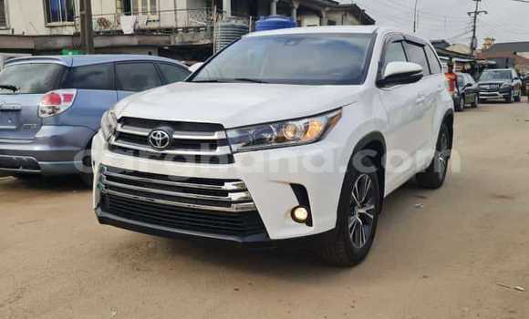 Sayi Na hannu Toyota Highlander White Mota in Accra a Greater Accra Sayi Na hannu Toyota Highlander White Mota in Accra a Greater Accra