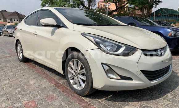 Ra Àlòkù Hyundai Elantra funfun Ọkọ̀ in Accra ni Greater Accra