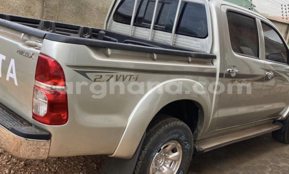 Sayi Na hannu Toyota Hilux Azurfa Mota in Accra a Greater Accra Sayi Na hannu Toyota Hilux Azurfa Mota in Accra a Greater Accra