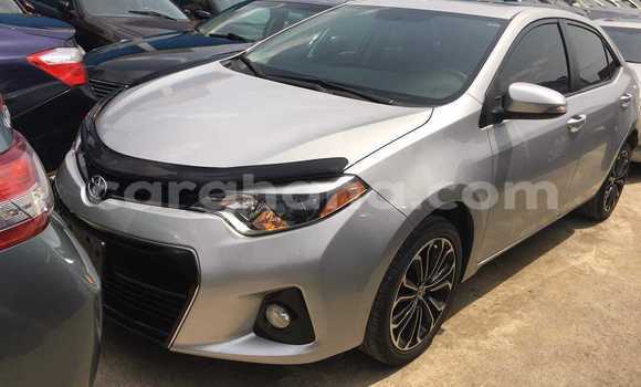 Sayi Na hannu Toyota Corolla Azurfa Mota in Accra a Greater Accra