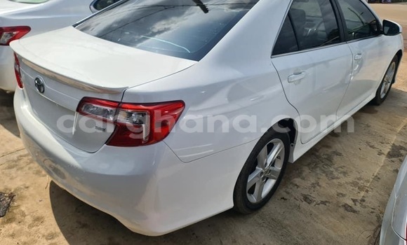 Sayi Na hannu Toyota Camry White Mota in Tema a Greater Accra Sayi Na hannu Toyota Camry White Mota in Tema a Greater Accra