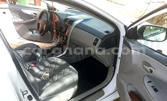 Sayi Na hannu Toyota Yaris White Mota in Accra a Greater Accra Sayi Na hannu Toyota Yaris White Mota in Accra a Greater Accra
