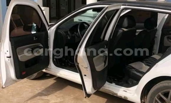 Sayi Na hannu Volkswagen Golf White Mota in Accra a Greater Accra