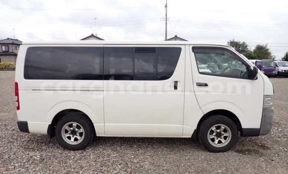 Ra Àlòkù Toyota Hiace funfun Ọkọ̀ in Accra ni Greater Accra