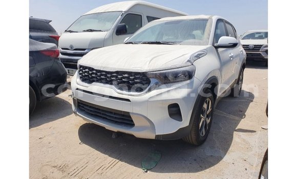 Ra Imported Kia Rio funfun Ọkọ̀ in Import - Dubai ni Ashanti