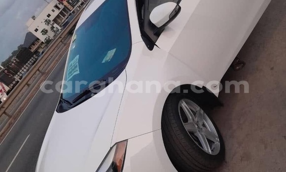 Ra Àlòkù Toyota Corolla funfun Ọkọ̀ in Accra ni Greater Accra Ra Àlòkù Toyota Corolla funfun Ọkọ̀ in Accra ni Greater Accra