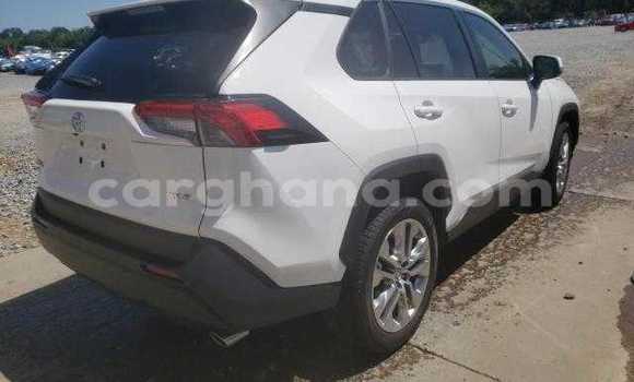 Buy Used Toyota RAV4 White Car in Accra in Greater Accra Buy Used Toyota RAV4 White Car in Accra in Greater Accra