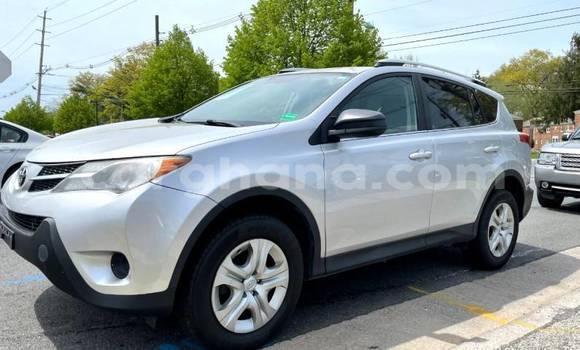 Ra Àlòkù Toyota RAV4 Silver Ọkọ̀ in Aburi ni Oorun