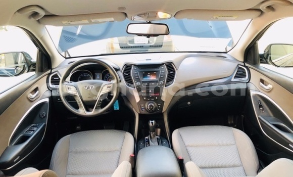 Ra Àlòkù Hyundai Santa Fe Black Ọkọ̀ in Ile–iṣẹ Gusu ni Aarin Ra Àlòkù Hyundai Santa Fe Black Ọkọ̀ in Ile–iṣẹ Gusu ni Aarin