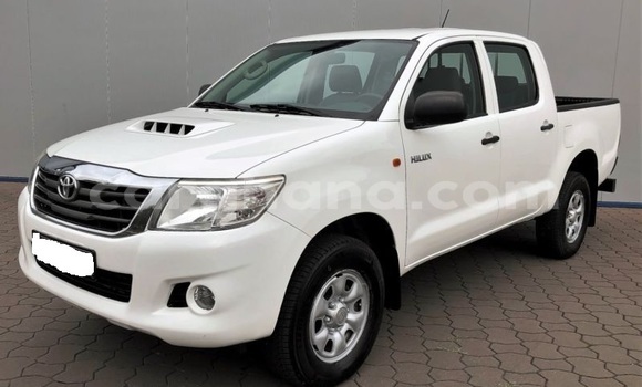 Ra Àlòkù Toyota Hilux funfun Ọkọ̀ in Akim Oda ni Oorun Ra Àlòkù Toyota Hilux funfun Ọkọ̀ in Akim Oda ni Oorun