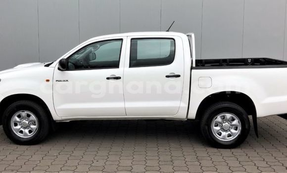 Ra Àlòkù Toyota Hilux funfun Ọkọ̀ in Akim Oda ni Oorun Ra Àlòkù Toyota Hilux funfun Ọkọ̀ in Akim Oda ni Oorun