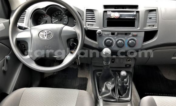 Ra Àlòkù Toyota Hilux funfun Ọkọ̀ in Akim Oda ni Oorun Ra Àlòkù Toyota Hilux funfun Ọkọ̀ in Akim Oda ni Oorun