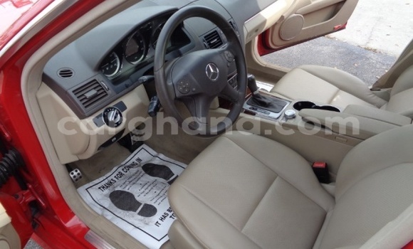 Ra Àlòkù Mercedes-Benz C-Classe Red Ọkọ̀ in Accra ni Greater Accra Ra Àlòkù Mercedes-Benz C-Classe Red Ọkọ̀ in Accra ni Greater Accra