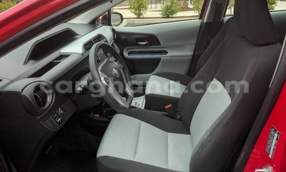 Sayi Imported Toyota Prius Red Mota in Aburi a Gabas Sayi Imported Toyota Prius Red Mota in Aburi a Gabas