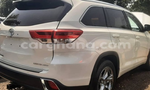 Sayi Na hannu Toyota Highlander White Mota in Accra a Greater Accra Sayi Na hannu Toyota Highlander White Mota in Accra a Greater Accra
