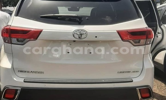 Sayi Na hannu Toyota Highlander White Mota in Accra a Greater Accra Sayi Na hannu Toyota Highlander White Mota in Accra a Greater Accra